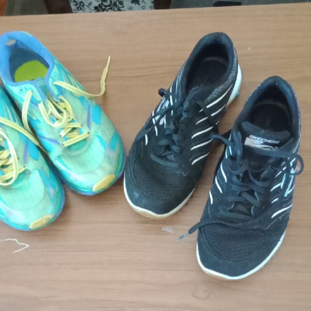 Black and Teal Athletic Sneakers (Used)